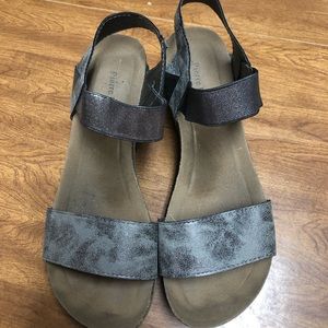 Pierre Dumas 2in Heel Wedges